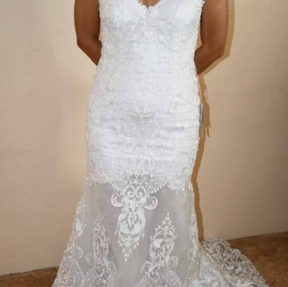 White lace wedding dress - Picture 4 of 10